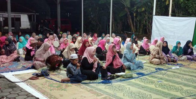 JELANG PERGANTIAN TAHUN, GRUP HADROH DESA SOKO DAN DESA SOKOAGUNG ADAKAN LATIHAN BERSAMA