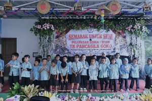 Semarak Pentas Seni Warnai Pelepasan Siswa TK Pancasila Soko Tahun 2026