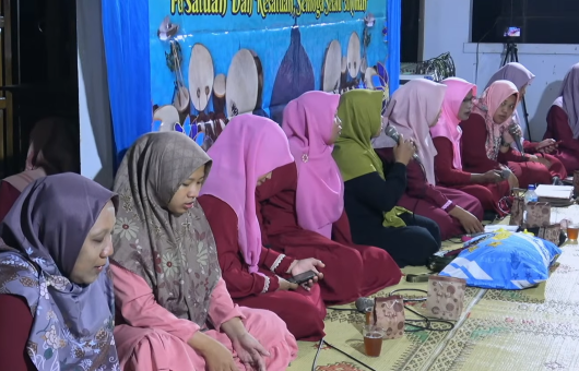Desa Soko Gelar Sholawat Hadroh Rutin, Kepala Desa Dorong Kegiatan Positif