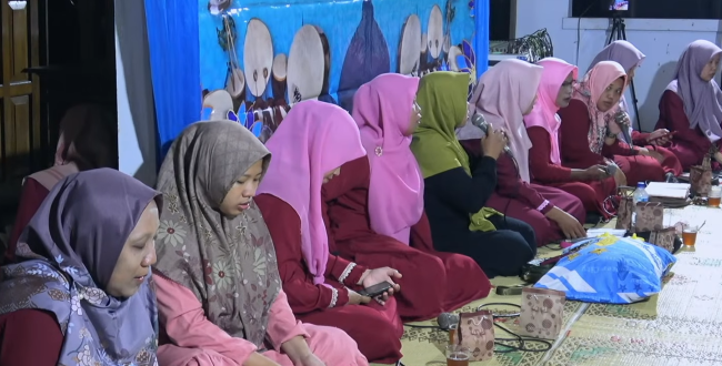 Desa Soko Gelar Sholawat Hadroh Rutin, Kepala Desa Dorong Kegiatan Positif