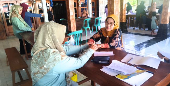 Cegah Penyakit Sejak Dini, Posbindu Desa Soko Siap Layani Warga Setiap Bulan